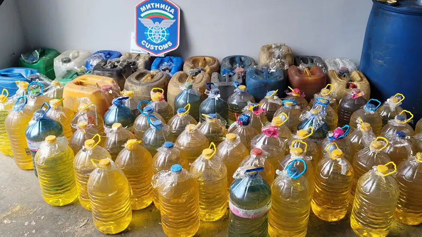 Над 1500 литра нелегален алкохол иззеха митнически служители от Варна (СНИМКИ)