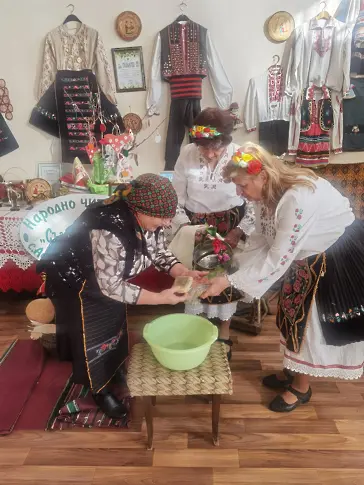 В село Асеновци празнуваха Бабинден 