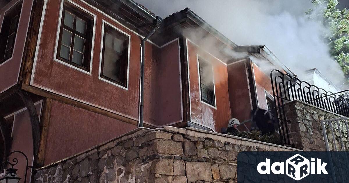 Пожар избухна тази вечер в Пампоровата къща в Стария град