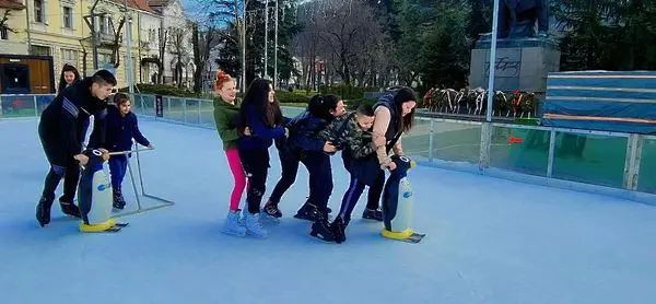 Ледената пързалка във Враца  -  безплатна за учениците в часовете по физическо