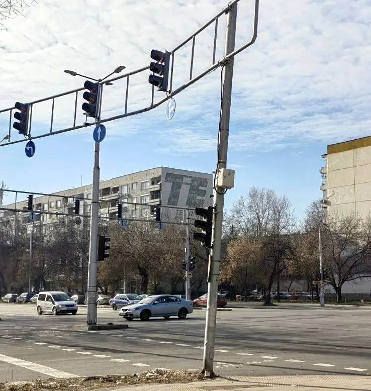 Ограничават движението по бул. „Дунав“ заради смяна на светофар