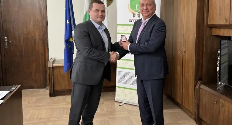 Журналистът Румен Николаев и д-р Станислав Иванов бяха удостоени със златни значки на Община Русе 