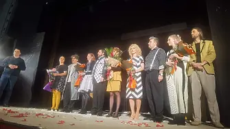 Спектакълът „Гимнастика за бременни“ на врачанския театър с голям успех пред софийска публика