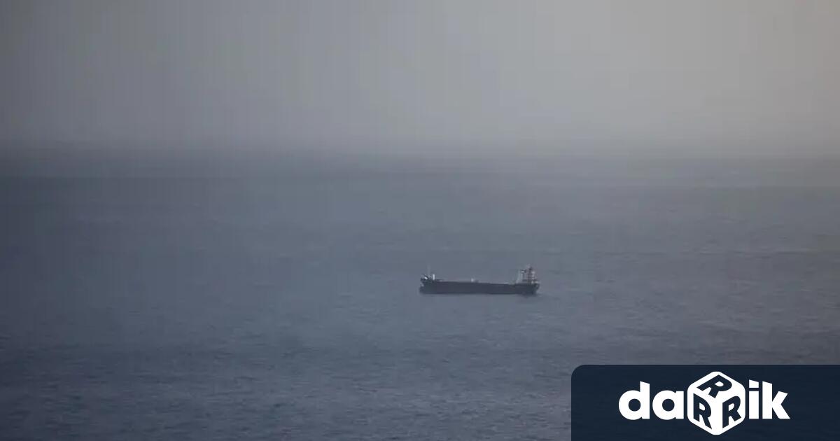 Усложнената обстановка заради атаките на хутите срещу кораби в Червено