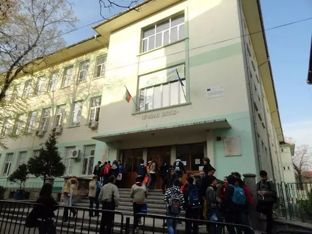 Сигнали за бомба в русенски училища