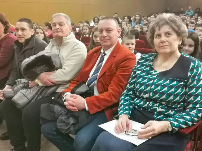 Плевенското НУ „Патриарх Евтимий” празнува 118 години от създаването си/СНИМКИ/ 