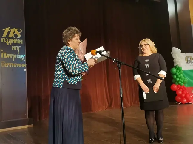 Плевенското НУ „Патриарх Евтимий” празнува 118 години от създаването си/СНИМКИ/ 