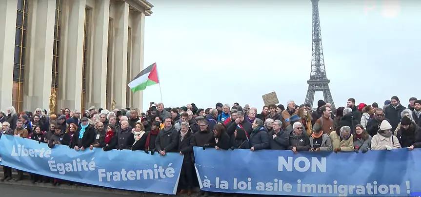 Масови протести срещу новия закон за имиграцията във Франция