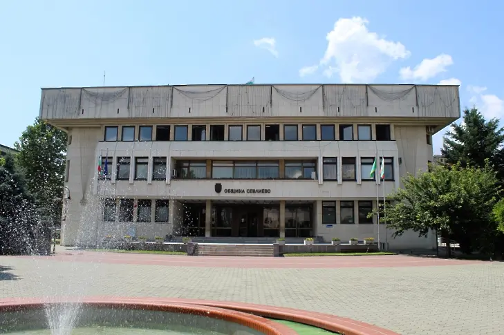 Отвориха касите за плащане на местните данъци в Севлиево