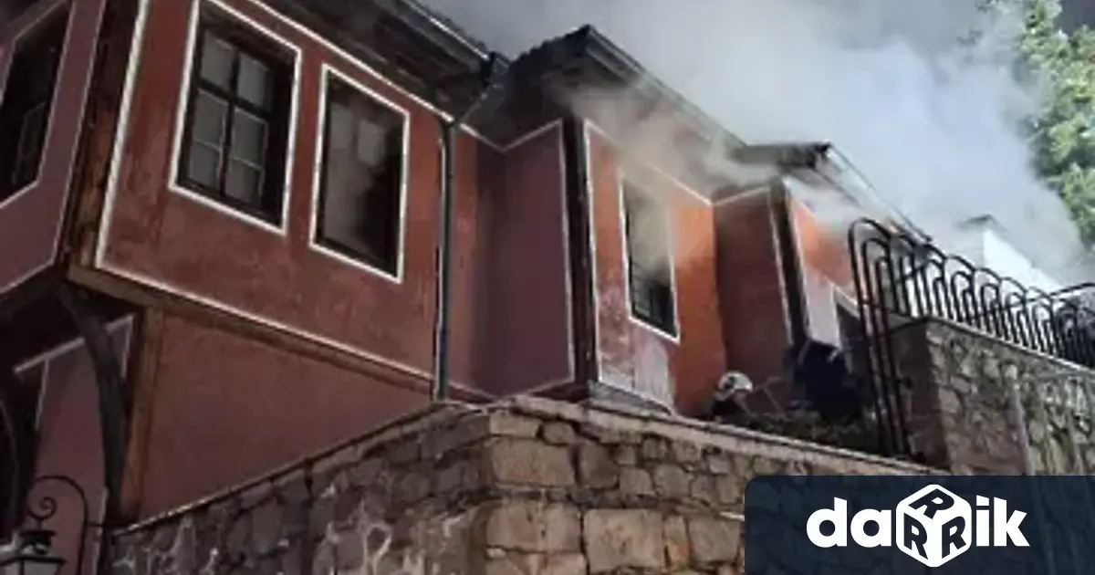 Община Пловдив проверява защо пострадалата от пожар Пампоровата къща в