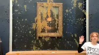 Екоактивисти “атакуваха“ със супа „Мона Лиза“ (видео)