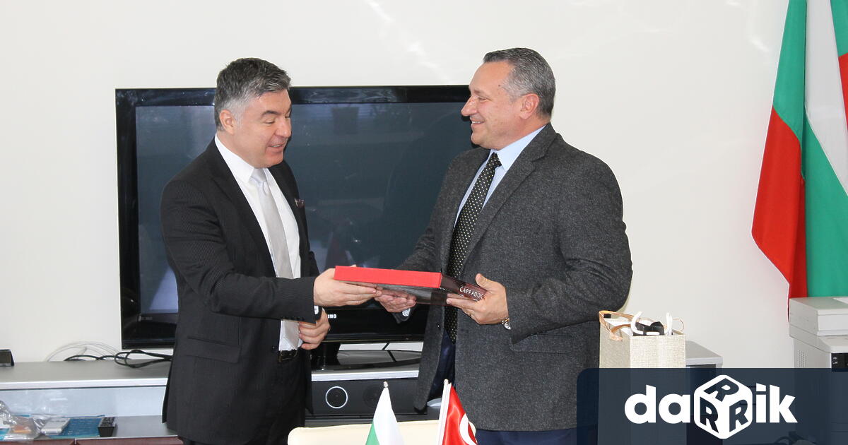 Генералният консул на Турция в Бургас се срещнас областния управител