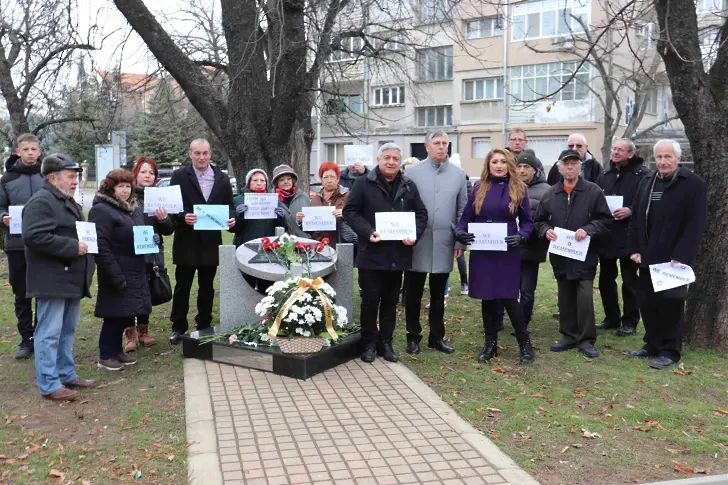 Десетки русенци отбелязаха 79-ата годишнина от Холокоста