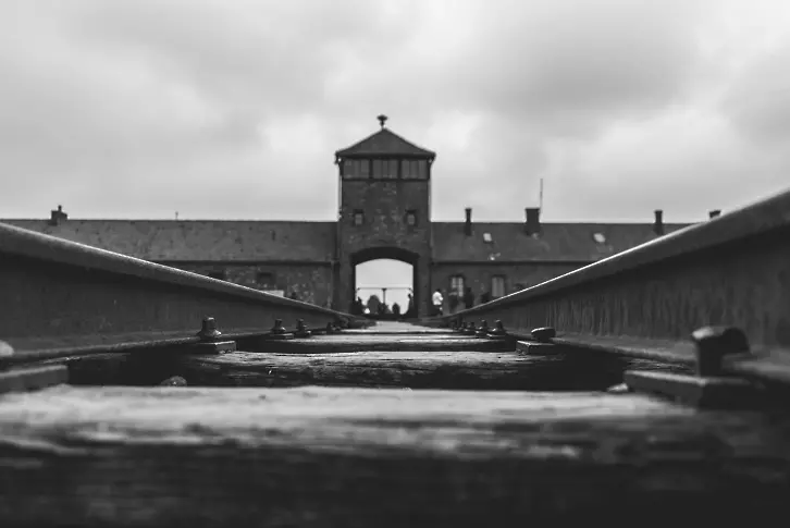 Възпоменателната служба за Холокоста в Аушвиц ще бъде с акцент върху човешките лица