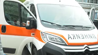 Линейка с пациент и кола катастрофираха в Шумен