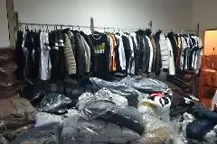 Иззеха 61 броя дрехи на защитени търговски марки от врачански магазин