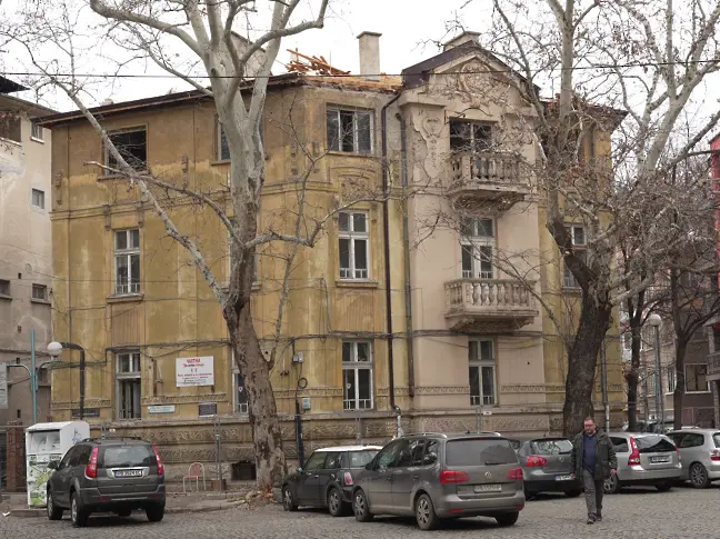 Политици от ПП-ДБ с инициатива за спасяването на емблематична сграда в Пловдив