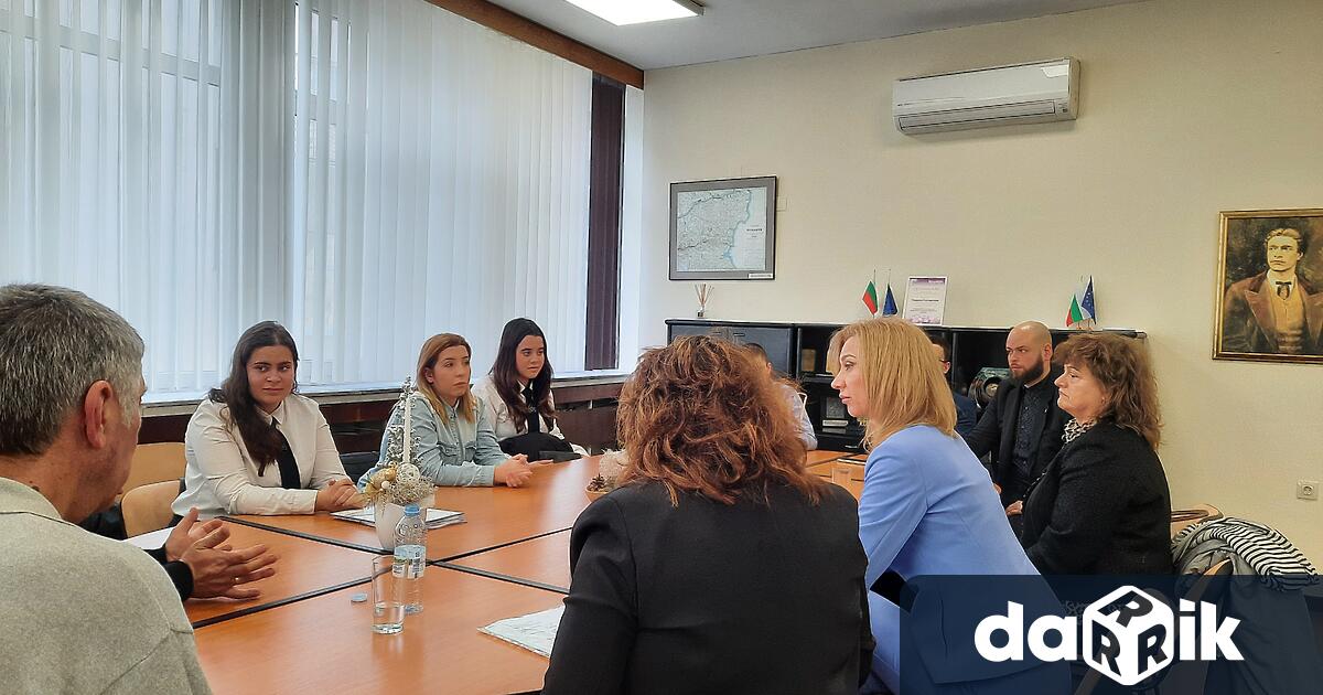 Днес областният управител на Добрич Йорданка Костадинова се срещна с