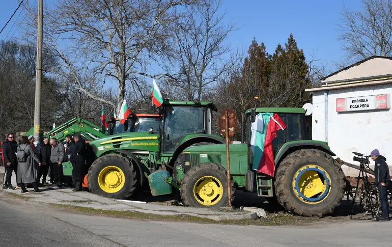 Земеделци протестират край село Подкрепа