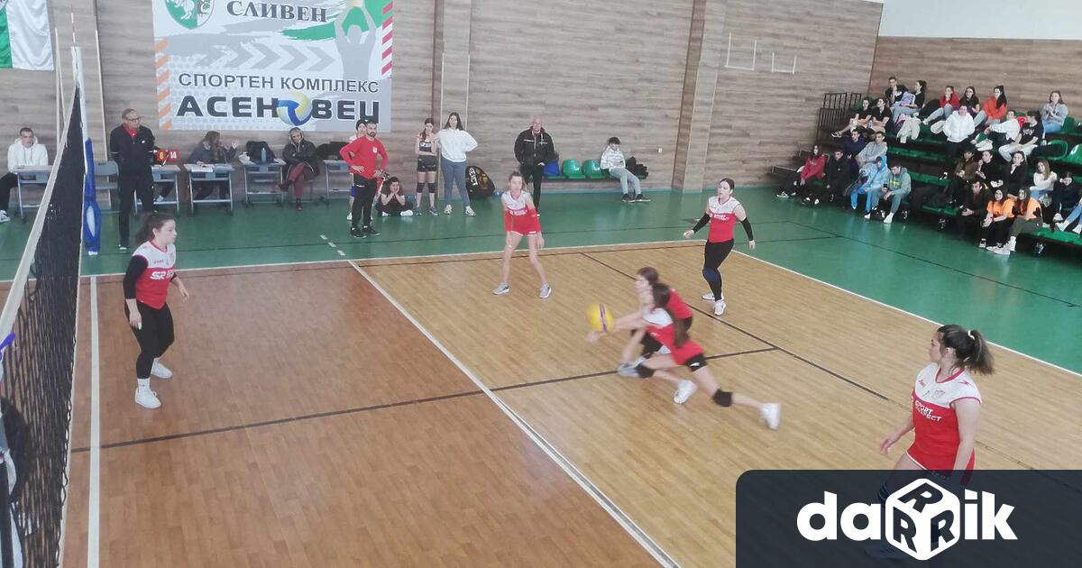 Вспортна зала Асеновец‘‘ се изиграха волейболните срещи от Ученически игри