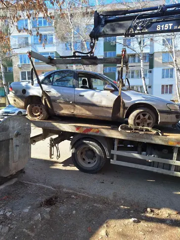 Община Кюстендил започна принудителното преместване на излезли от употреба моторни превозни средства изоставени на общински или държавни терени