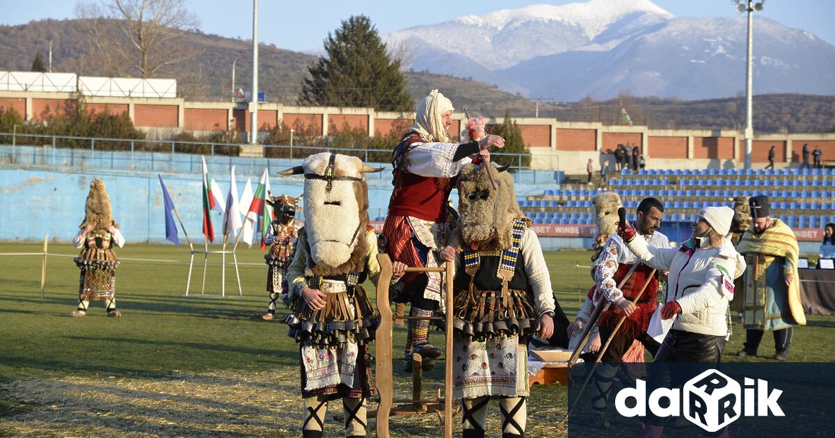 С началото на кукерските и маскарадните фестивали в България започнаха