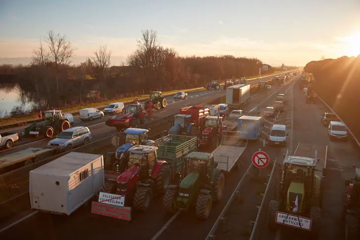 Протестите на фермерите в Европа се разрастват 