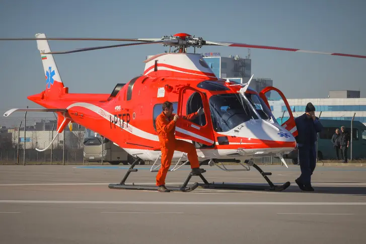 Представят първия хеликоптер за спешна помощ по въздух