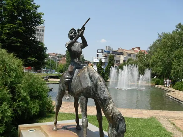 Община Плевен се самосезира по случай с откраднат елемент от скулптура при Водната каскада