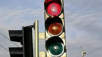Подмениха светофара, паднал върху бус в Пазарджик, новият вече работи