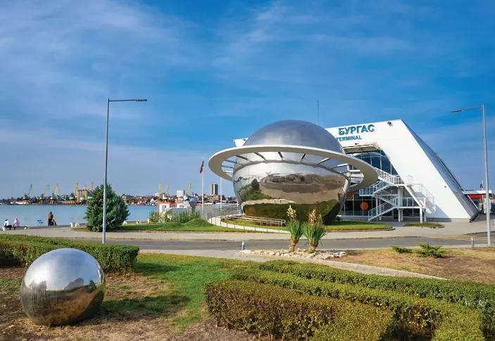 „Декор Дизайн“ Архитекти Бурулянови - 33 години цвят и характер в архитектурата