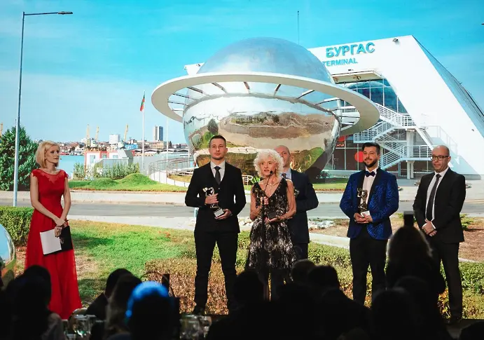 „Декор Дизайн“ Архитекти Бурулянови - 33 години цвят и характер в архитектурата