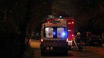 5 души в болница след пожар в жилищен блок в Хасково