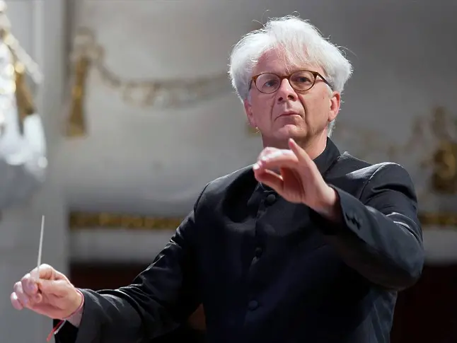 Павел Балев пред Дарик: Избягвам „суетните композитори”, винаги с голямо удоволствие дирижирам Моцарт