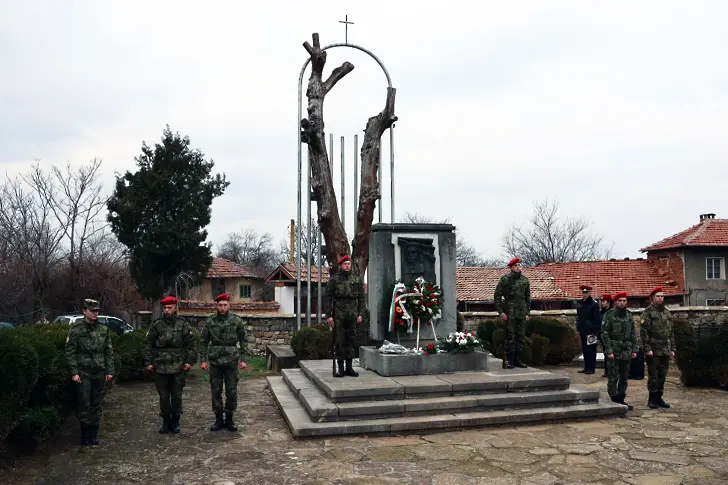С поход до Къкринското ханче и полагане на венци и цветя НВУ „Васил Левски“ почете паметта на Апостола