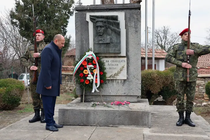 С поход до Къкринското ханче и полагане на венци и цветя НВУ „Васил Левски“ почете паметта на Апостола