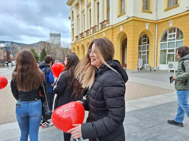 Младежите на Сливен с послание за любов и обич