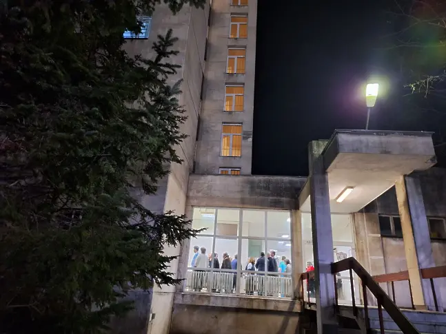 Пожар в Центъра за психично здраве в Бургас, евакуират пациенти и персонал 