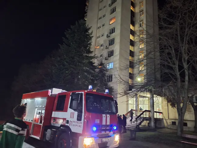 Пожар в Центъра за психично здраве в Бургас, евакуират пациенти и персонал 