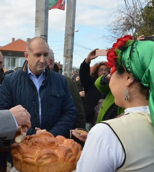  Жителите на видинското село Покрайна празнуваха Зарезан с президента Румен Радев