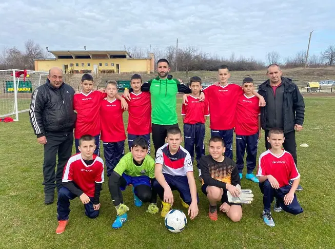 Момчетата на СУ „Алеко Константинов“ - Луковит спечелиха общинския етап по футбол на Ученическите игри