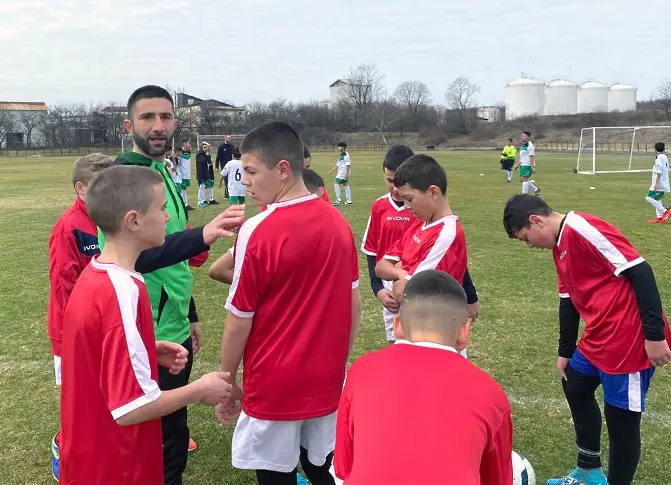 Момчетата на СУ „Алеко Константинов“ - Луковит спечелиха общинския етап по футбол на Ученическите игри