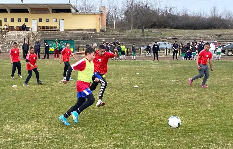 Момчетата на СУ „Алеко Константинов“ - Луковит спечелиха общинския етап по футбол на Ученическите игри