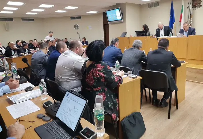 Общинският съвет на Плевен прие бюджета на общината за 2024 г. след близо 5-часов дебат