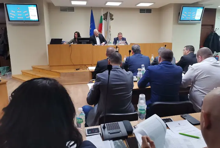 Общинският съвет на Плевен прие бюджета на общината за 2024 г. след близо 5-часов дебат