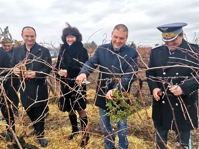 Единственият у нас Институт по лозарство и винарство в Плевен празнува с приятели Трифон Зарезан