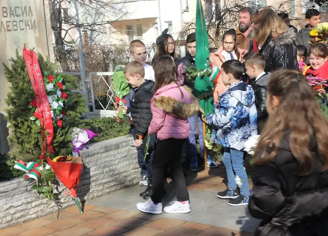 ОУ „Васил Левски“ – Плевен стана на 164 години