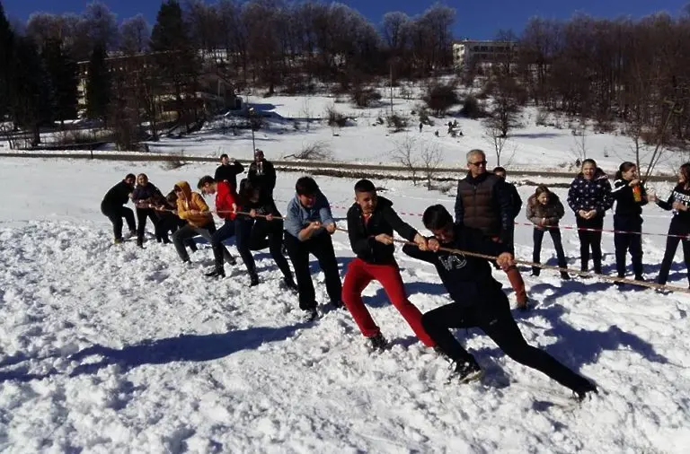 Стотици деца и ученици ще участват в зимния спортен празник
