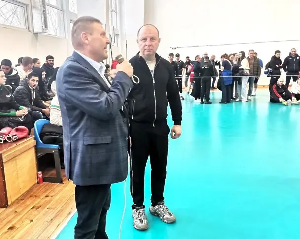 Близо 300 боксьори се качват на ринга в Плевен/СНИМКИ/