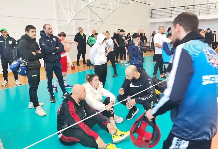 Близо 300 боксьори се качват на ринга в Плевен/СНИМКИ/